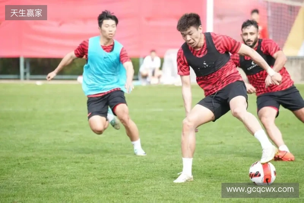 海港队冬训已开展近一周，全队以体能储备和阵容磨合为核心任务