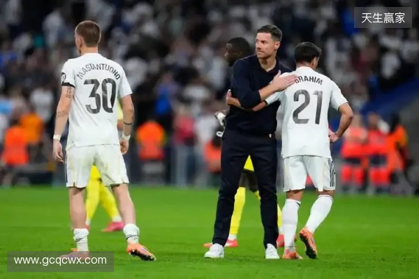 马卡:高层不满阿隆索西超杯半决赛战术;阿韦洛亚应变见效 马卡:高层不满阿隆索西超杯半决赛战术;阿韦洛亚应变见效