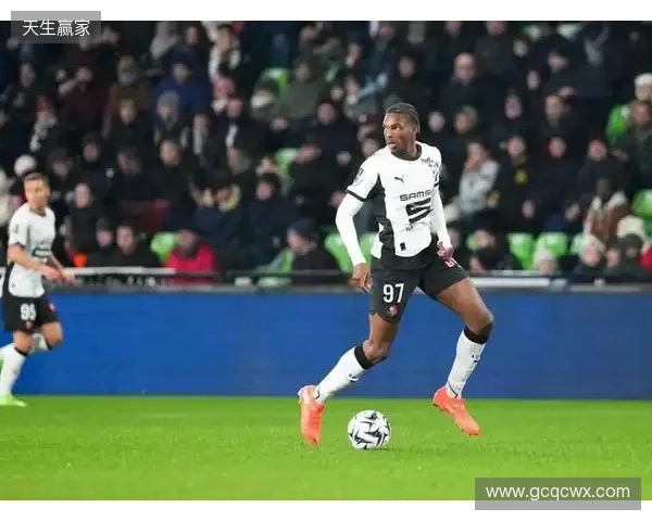 记者:雅凯已同意加盟切尔西,并告知雷恩希望在冬窗离队